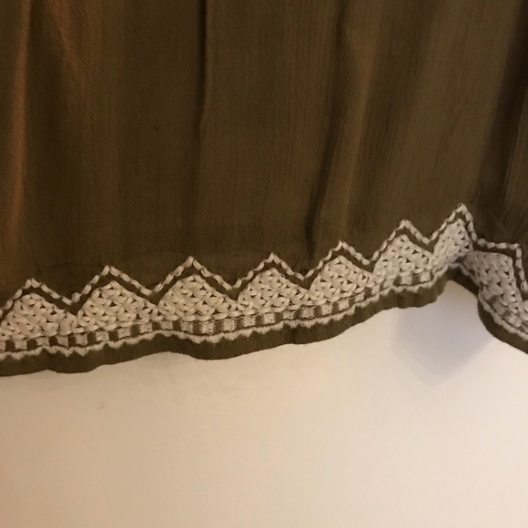 Green embroidered tank top - Picture 2 of 6